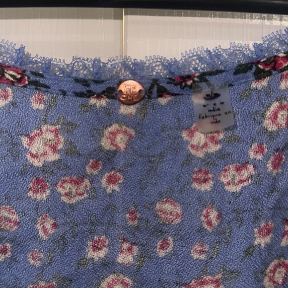 FREE PEOPLE size M Floral Blue Cap Sleeve Top - Picture 5 of 5